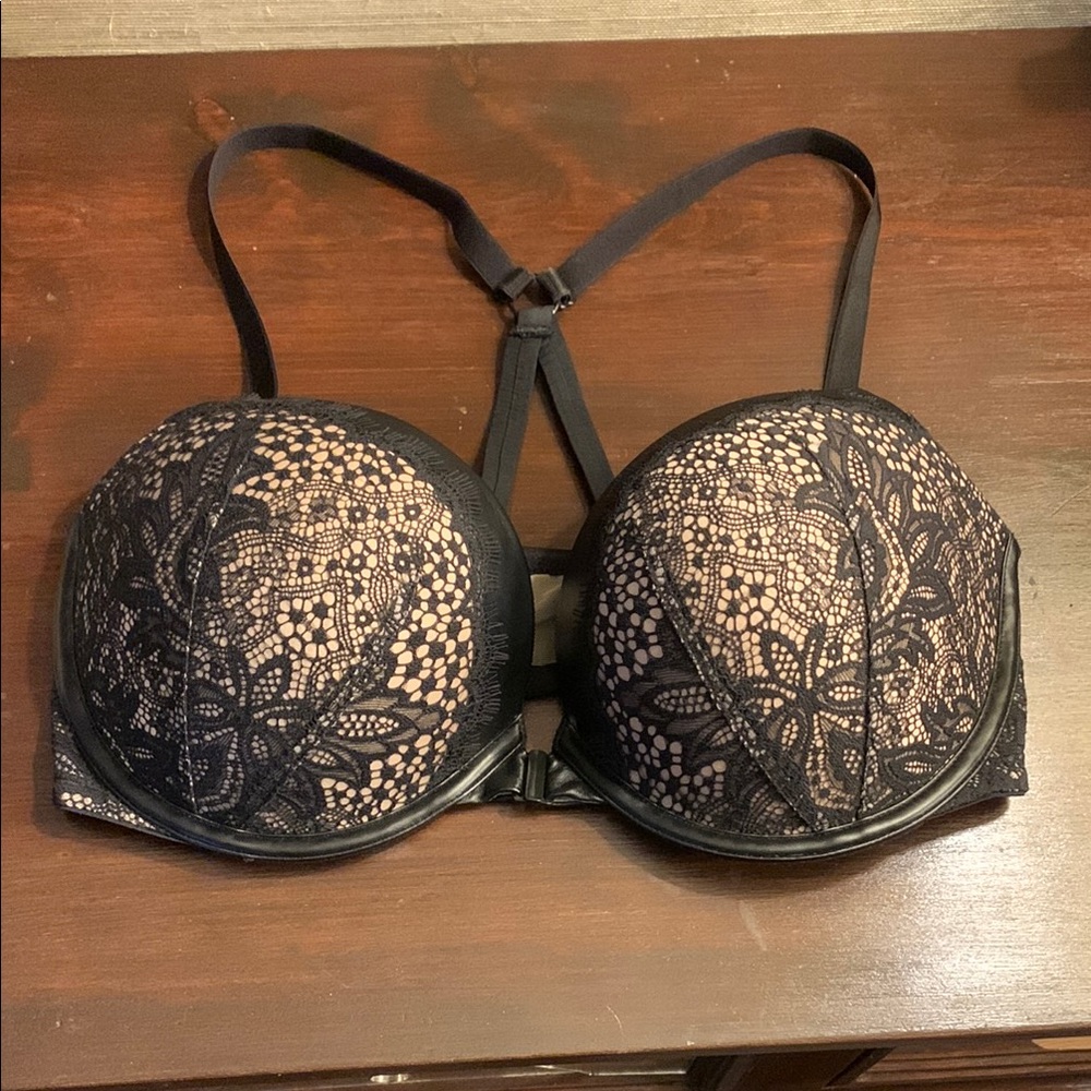 💃 Victoria’s Secret 38DD Lace Bra – Because the Girls Deserve Luxury! 💃 - Picture 7 of 15